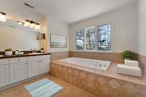 DSC00119 virtually staged.jpeg