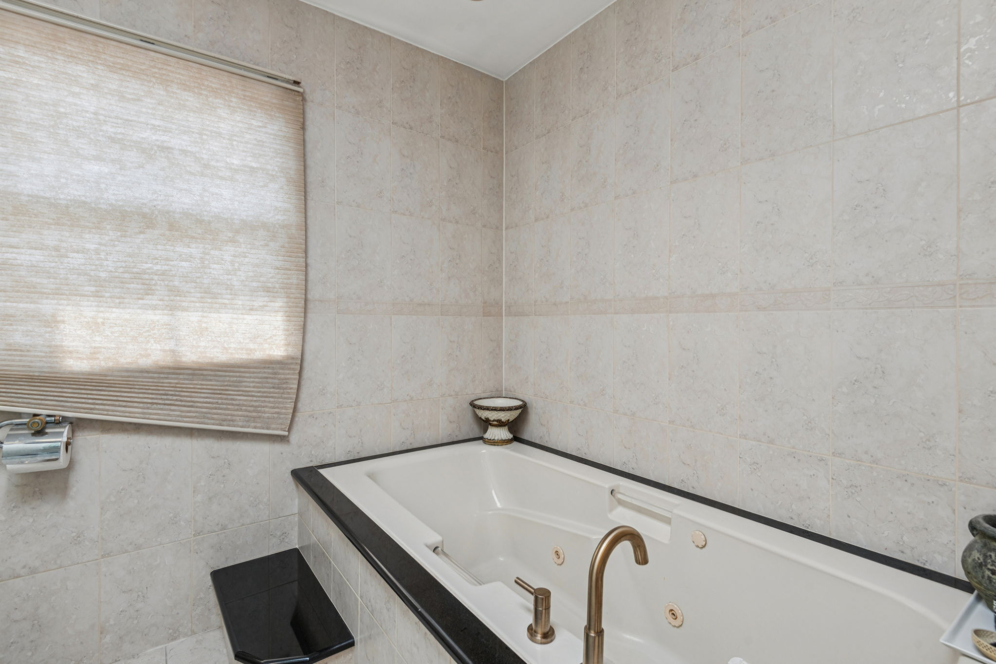 Valley Ln-S2410-025