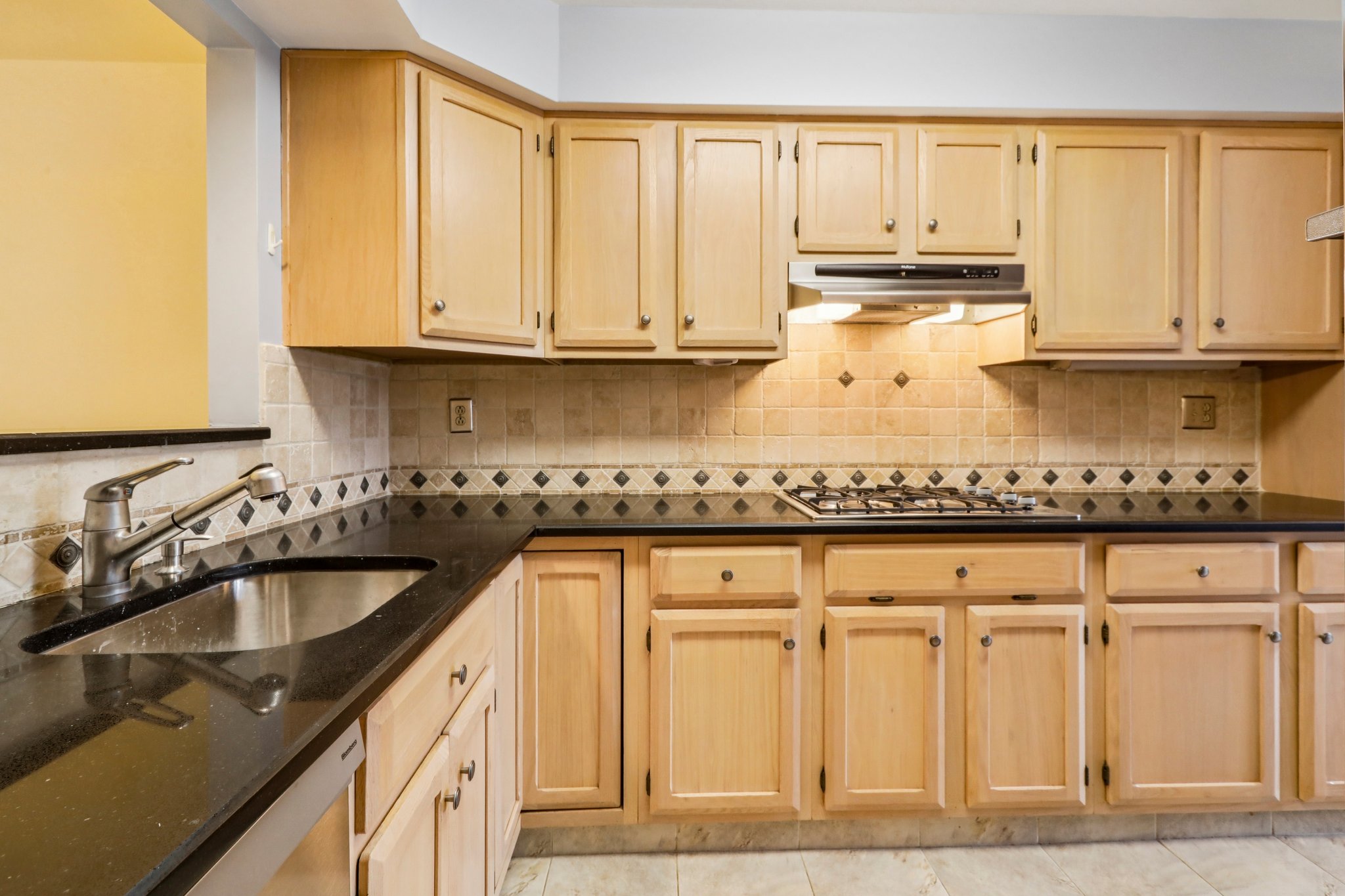Wedgewood Dr-S2108-015.jpg