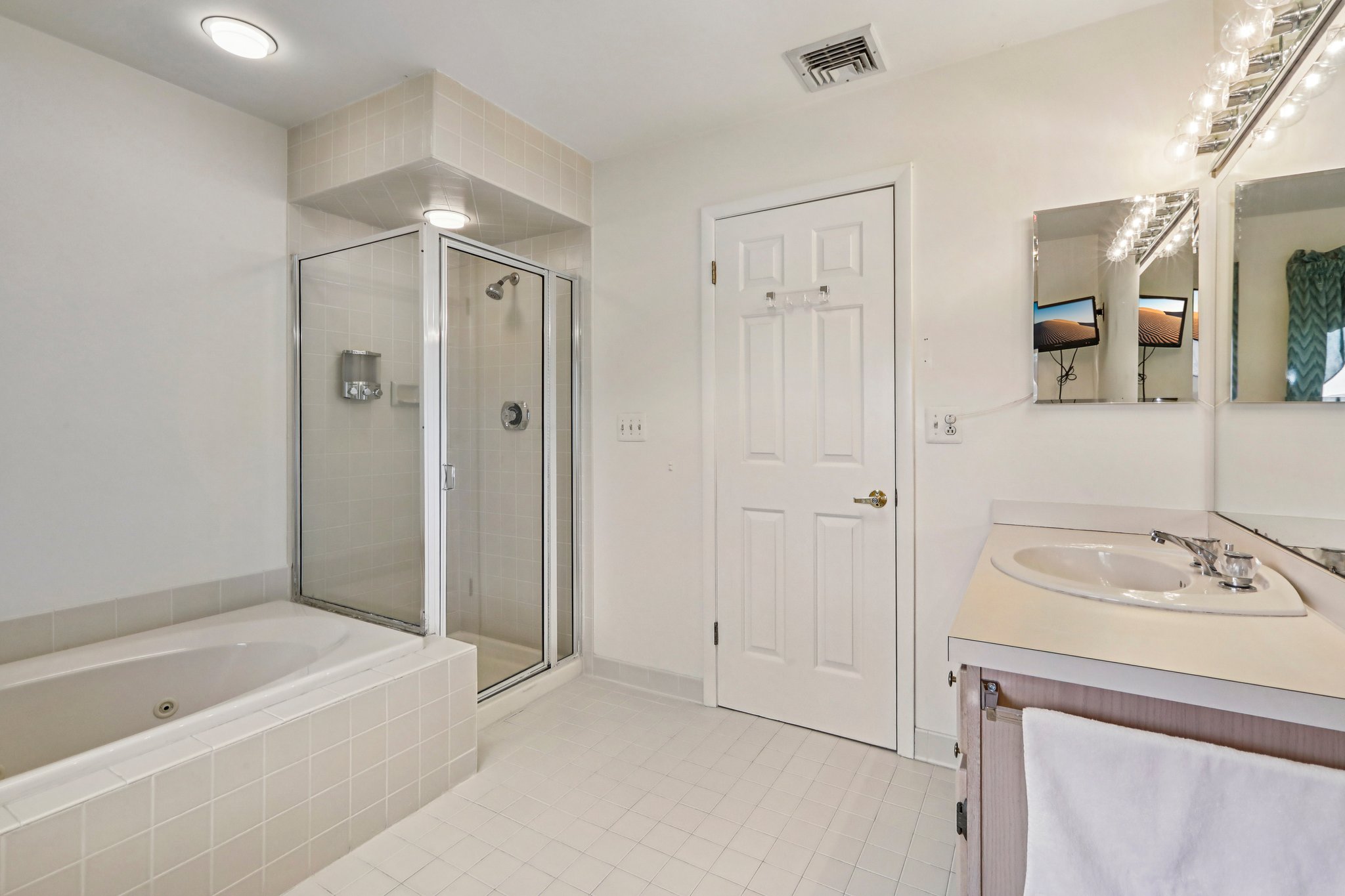 Wedgewood Dr-S2108-038.jpg