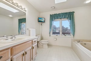 Wedgewood Dr-S2108-037.jpg