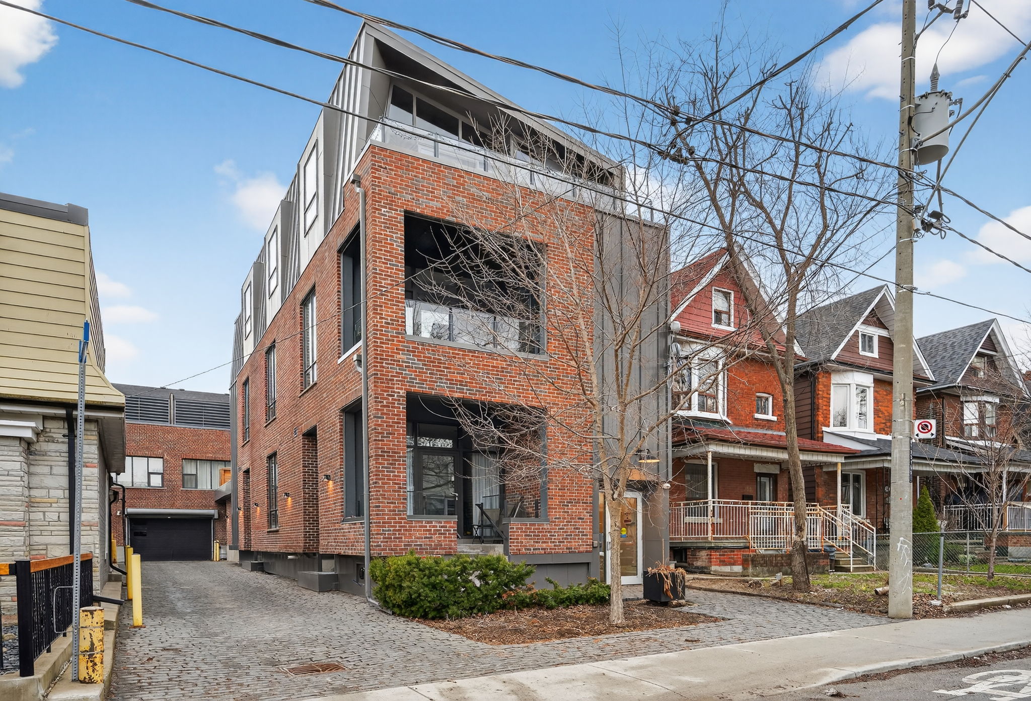 50 Bartlett Ave Unit 7 Toronto, ON M6H 3E6