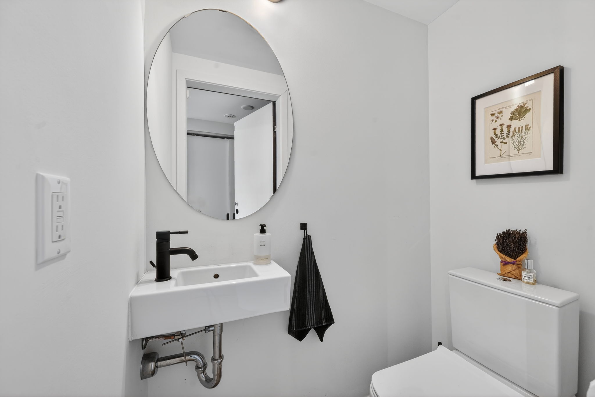 50 Bartlett Ave Unit 7 Toronto, ON M6H 3E6