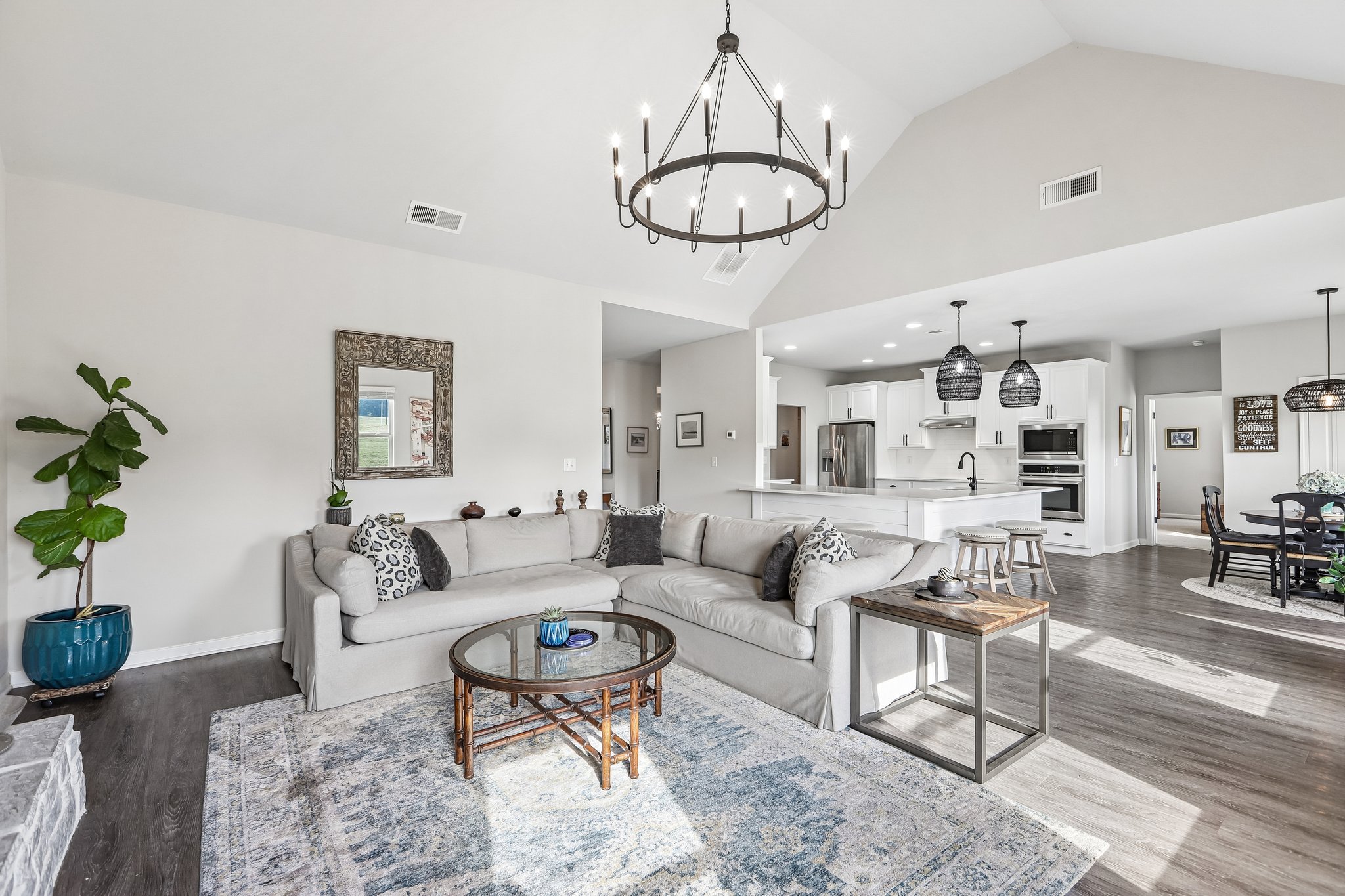 Chapman Farm Rd-S2304-006.jpg