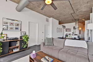 50 E 16th St_008