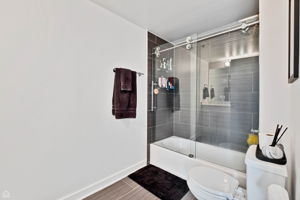 50 E 16th St_013