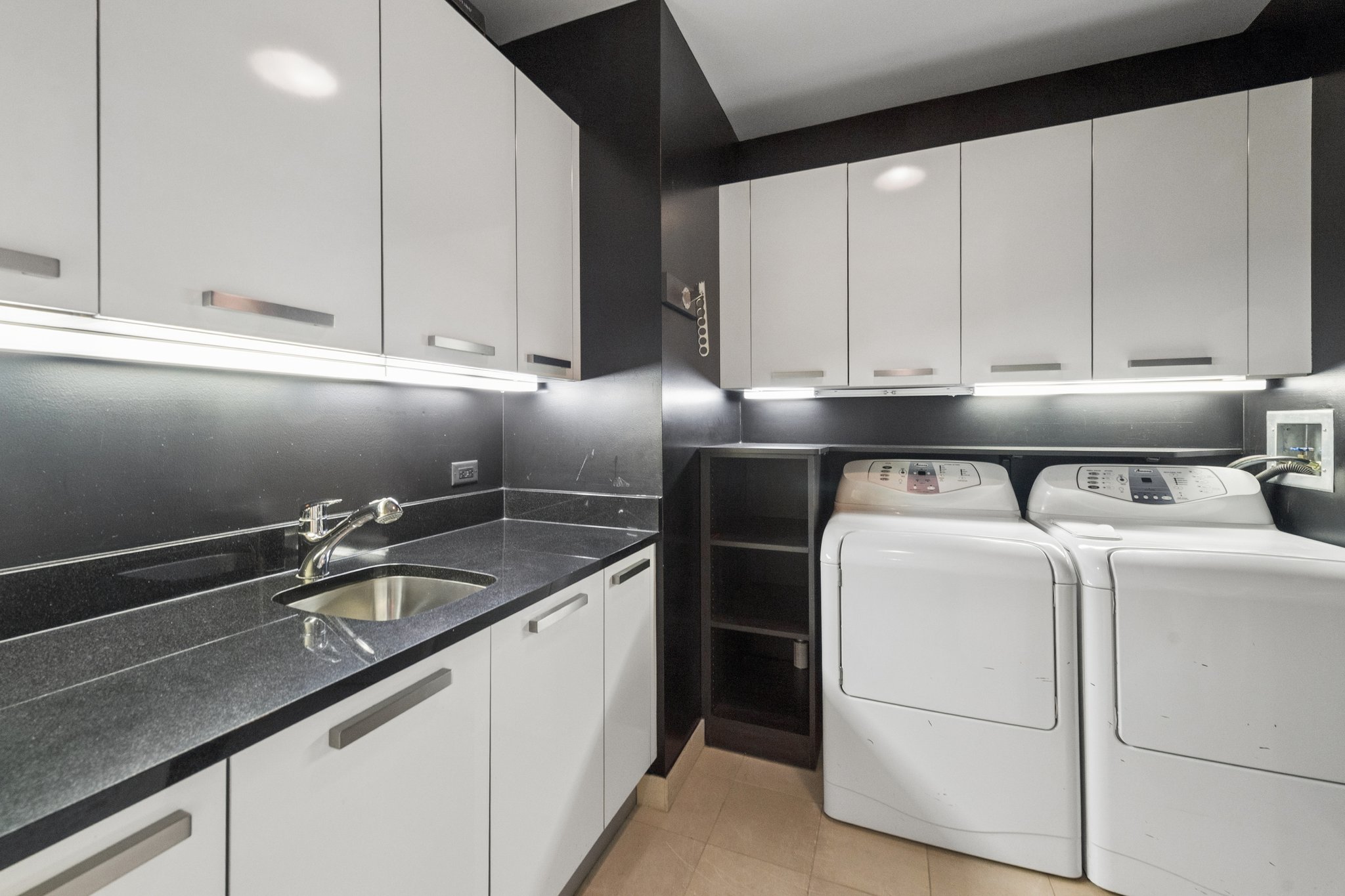 50 E Chestnut St_021.jpg