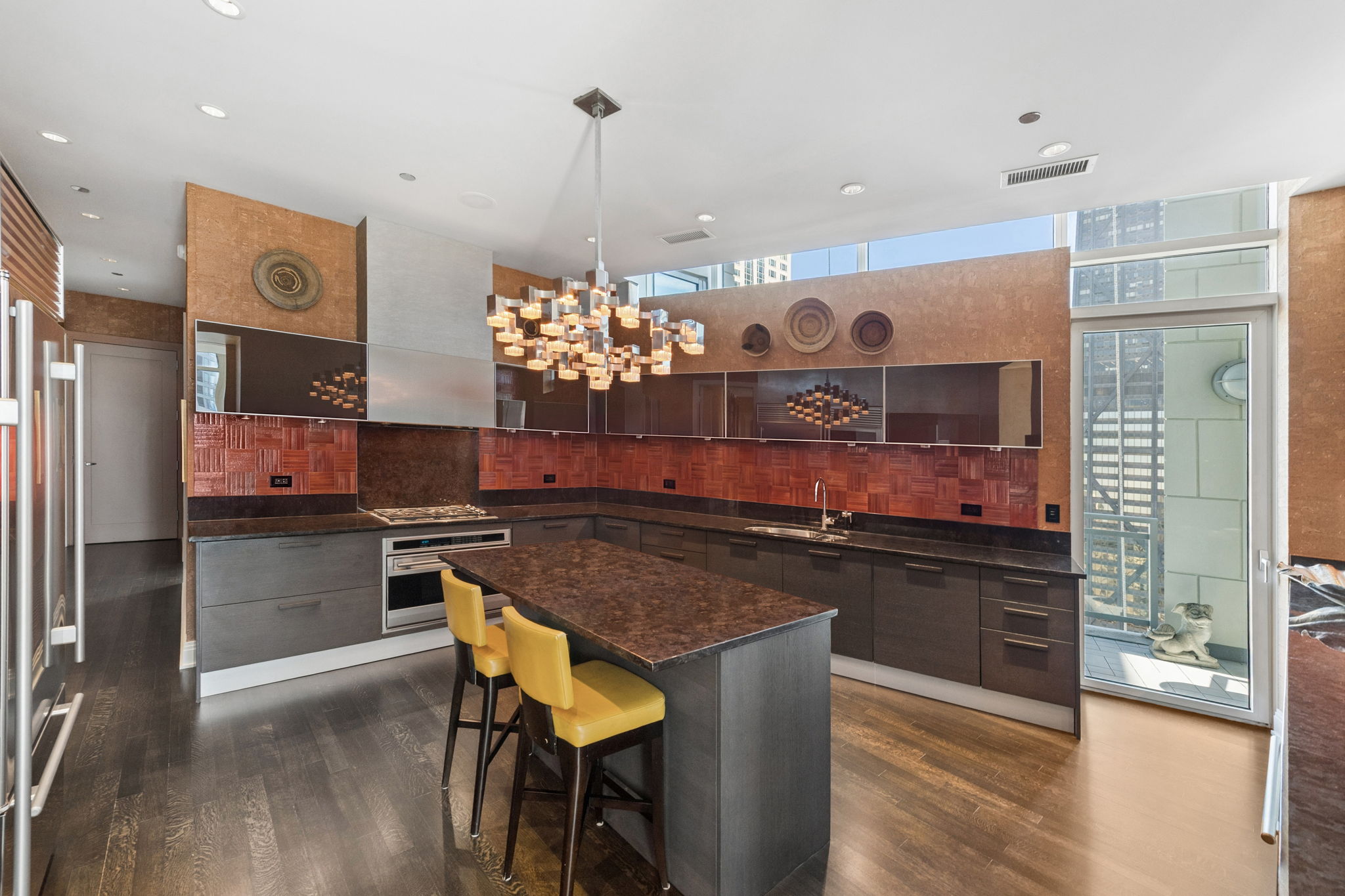 50 E Chestnut St_013