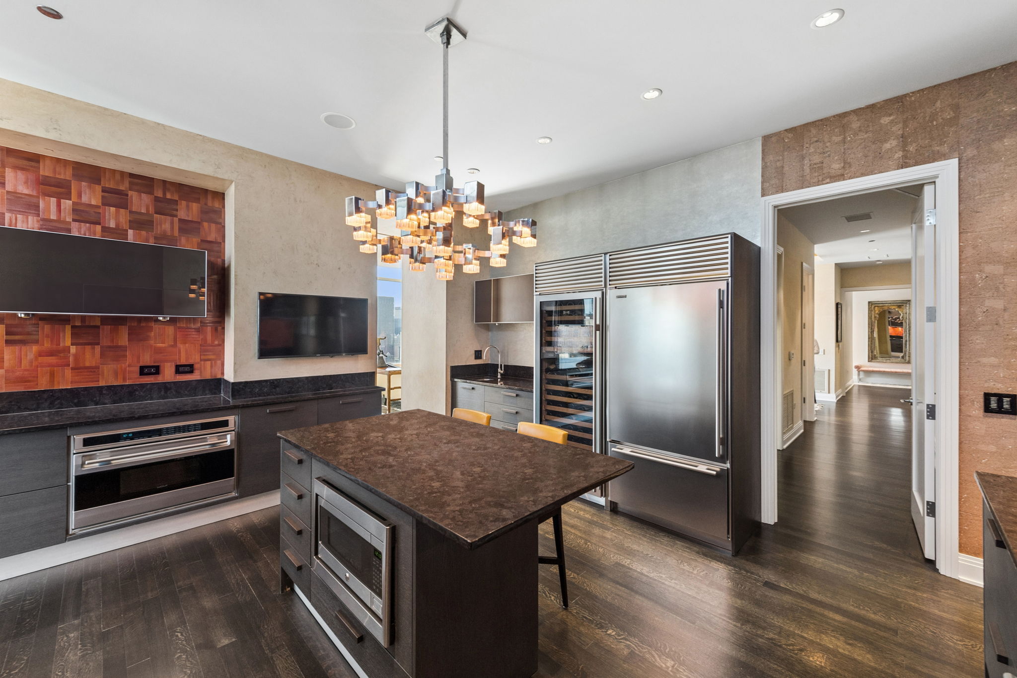50 E Chestnut St_016
