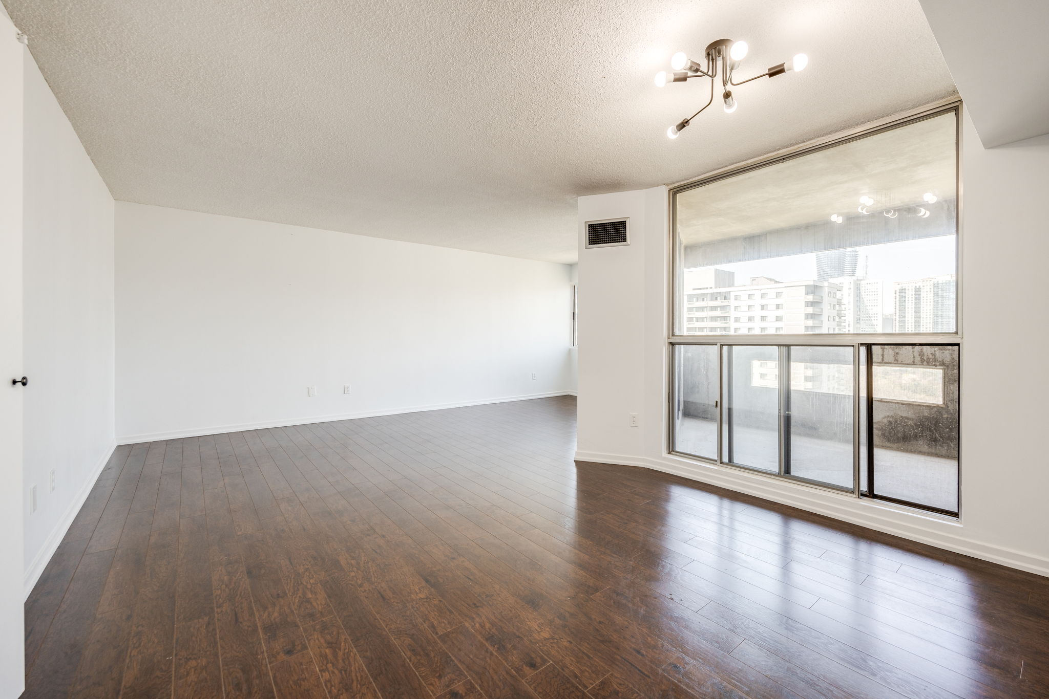 Mississauga property showcase — delivered property photograph 7