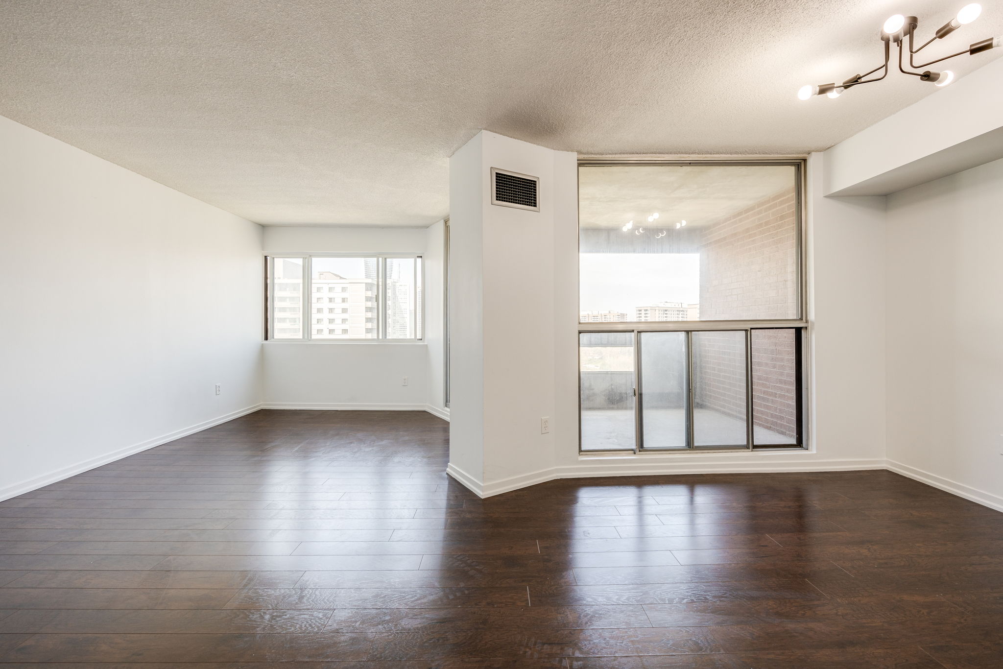 Mississauga property showcase — delivered property photograph 11