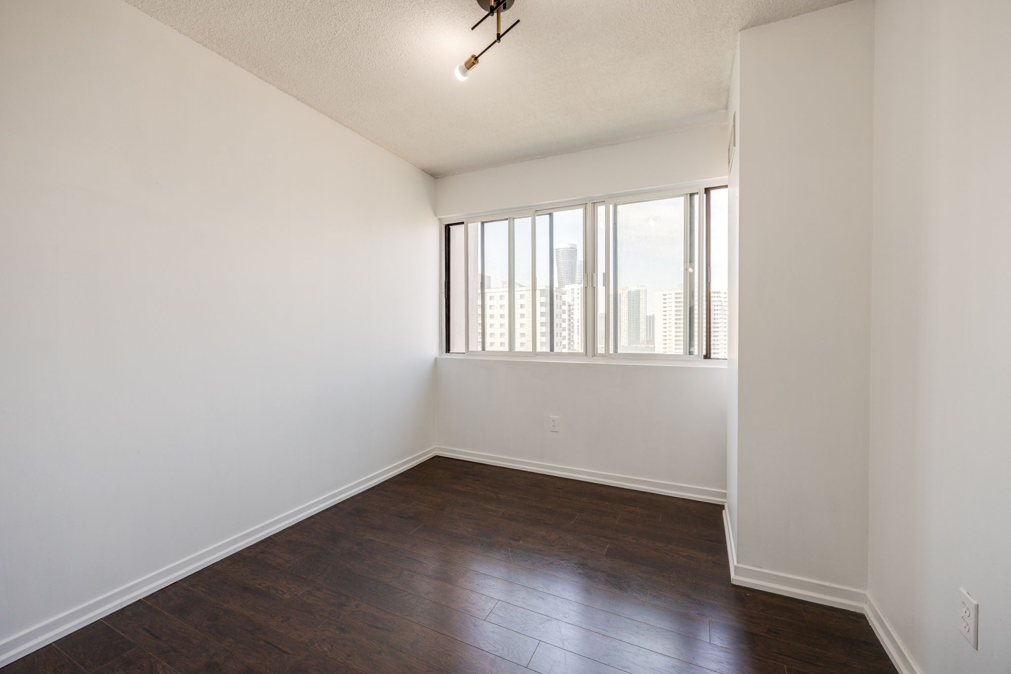 Mississauga property showcase — delivered property photograph 16