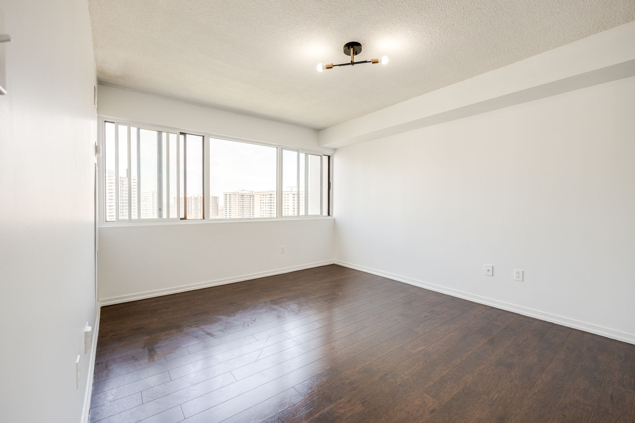 Mississauga property showcase — delivered property photograph 18