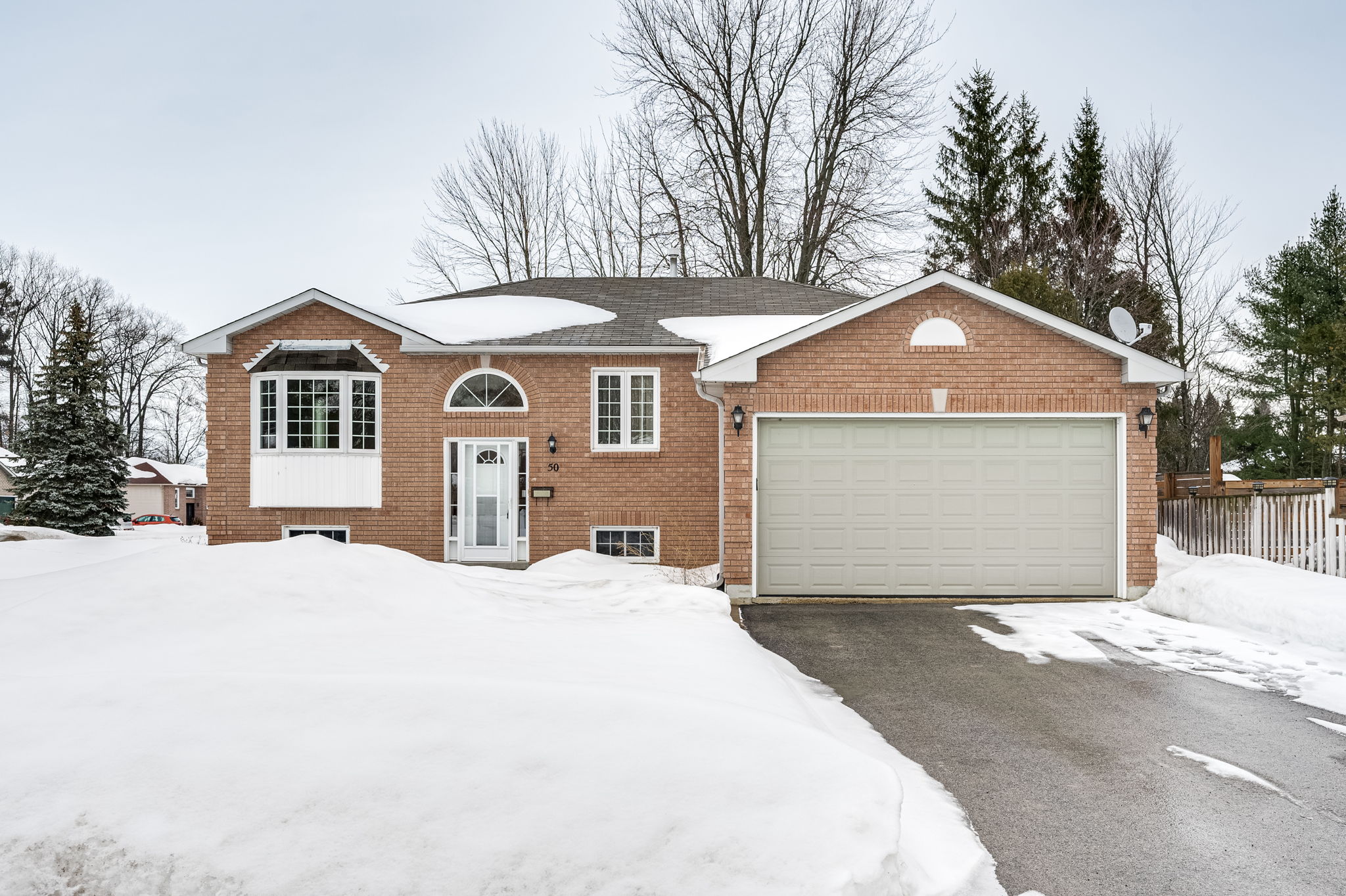 50 Evergreen Crescent Wasaga Beach, ON L9Z 1B7