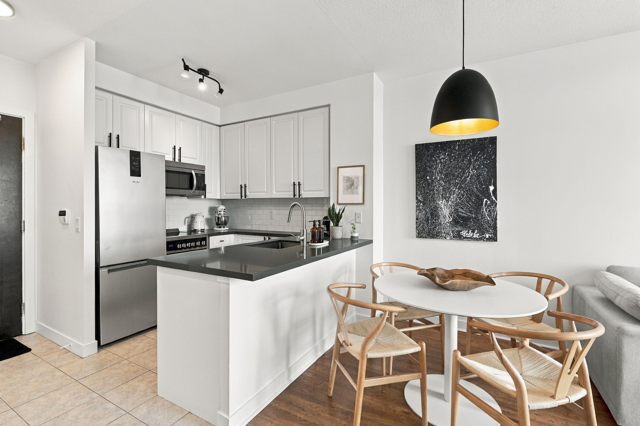 Property in Toronto — delivered property photograph 7