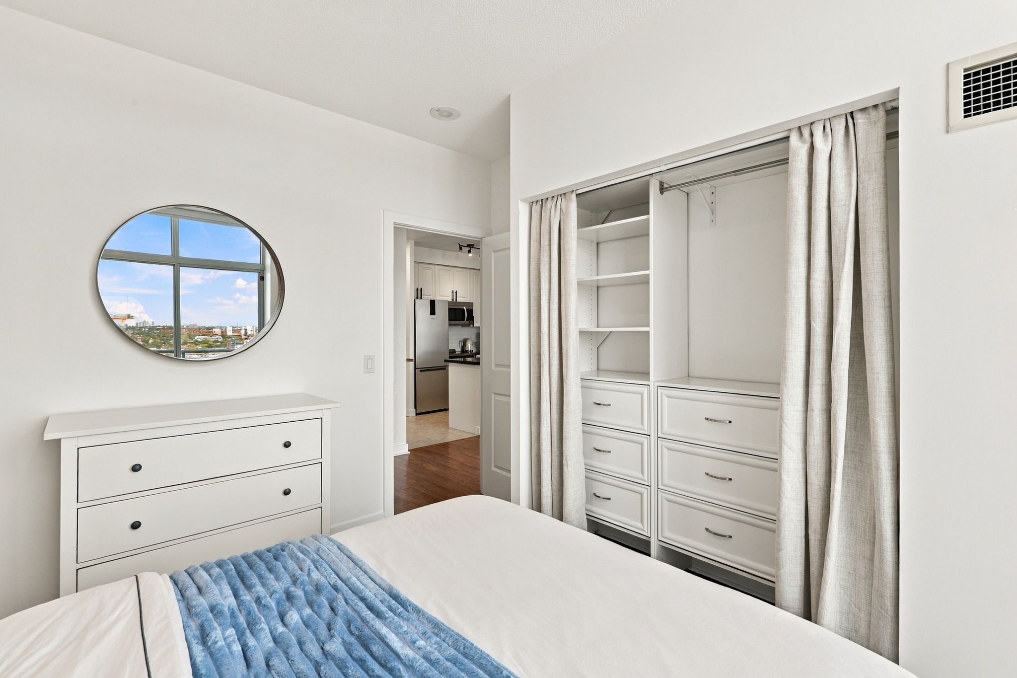 Property in Toronto — delivered property photograph 17