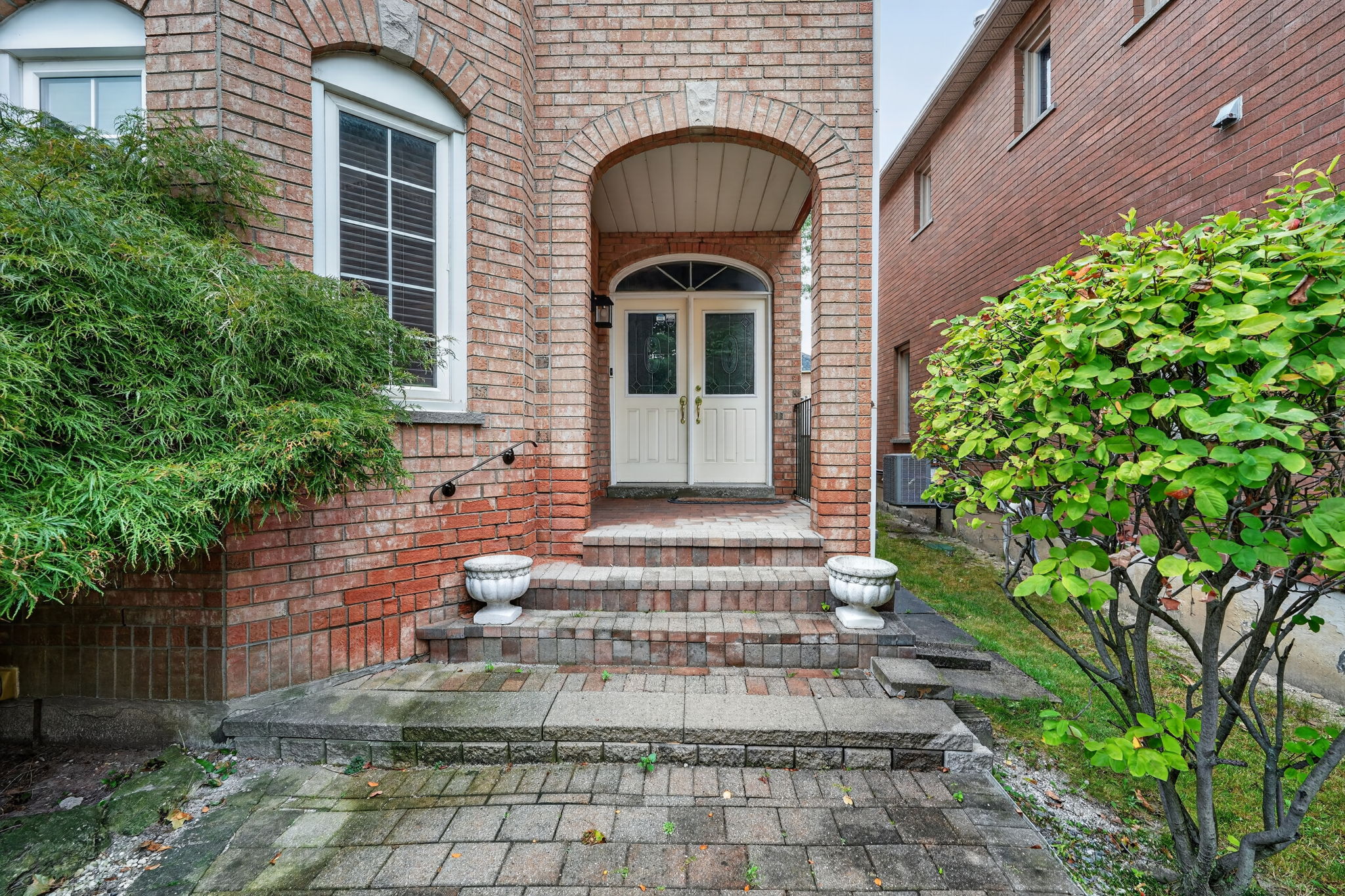 50 Oakhurst Dr Vaughan, ON L4J 7V3