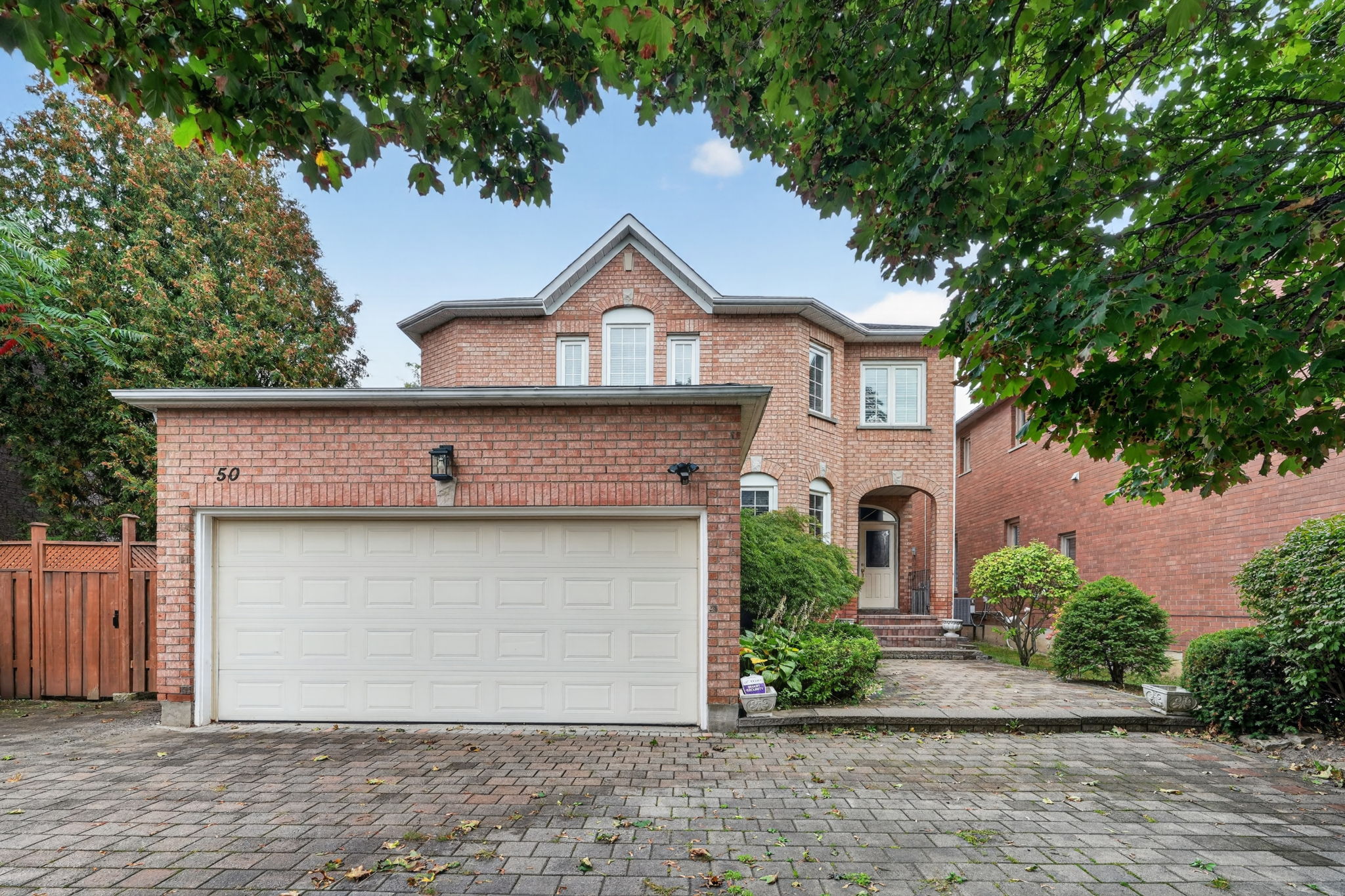 50 Oakhurst Dr Vaughan, ON L4J 7V3