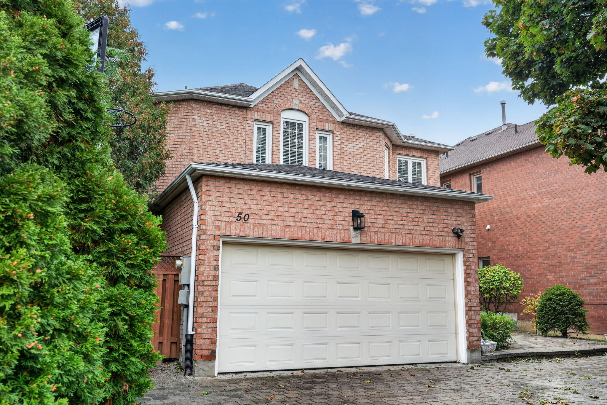 50 Oakhurst Dr Vaughan, ON L4J 7V3