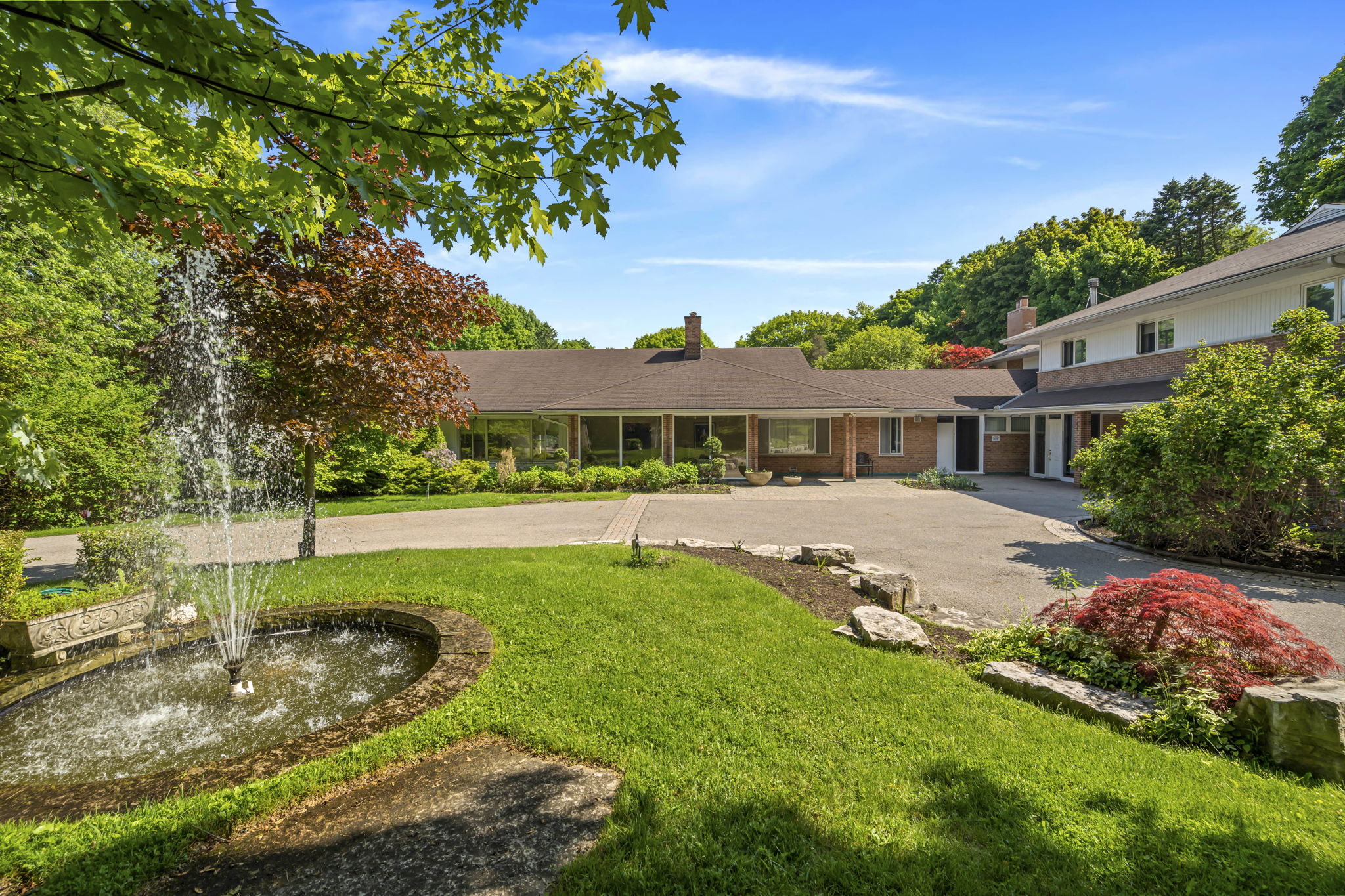 50 Park Ln Cir Toronto, ON M3C 2N2