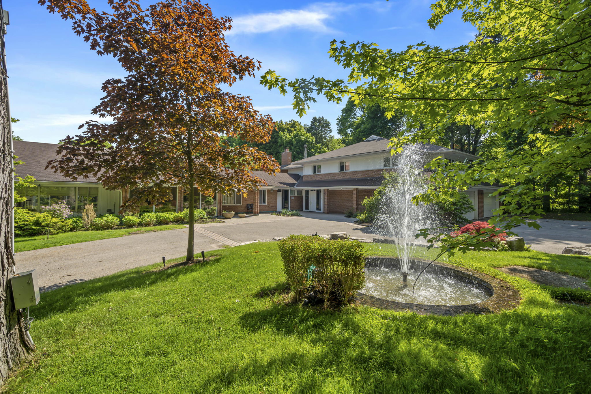 50 Park Ln Cir Toronto, ON M3C 2N2