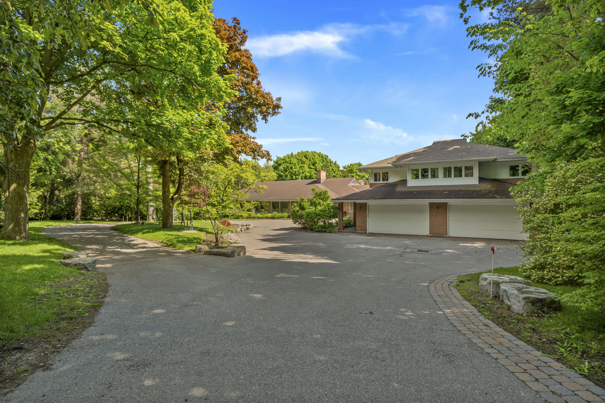 50 Park Ln Cir Toronto, ON M3C 2N2