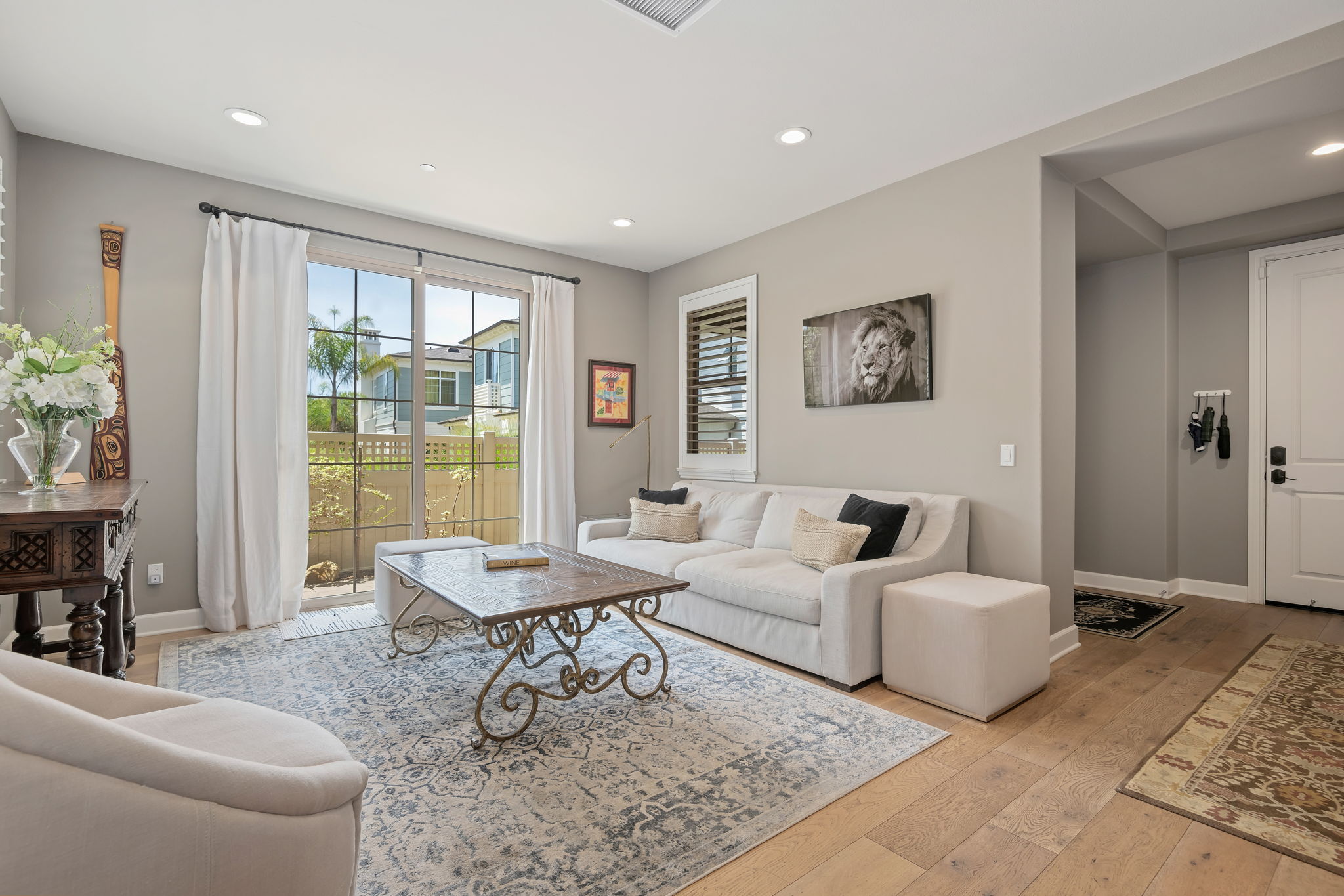 04 - Living Room
