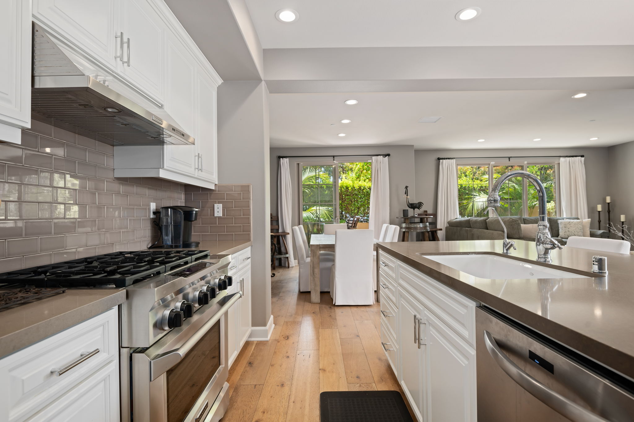 17 - Kitchen