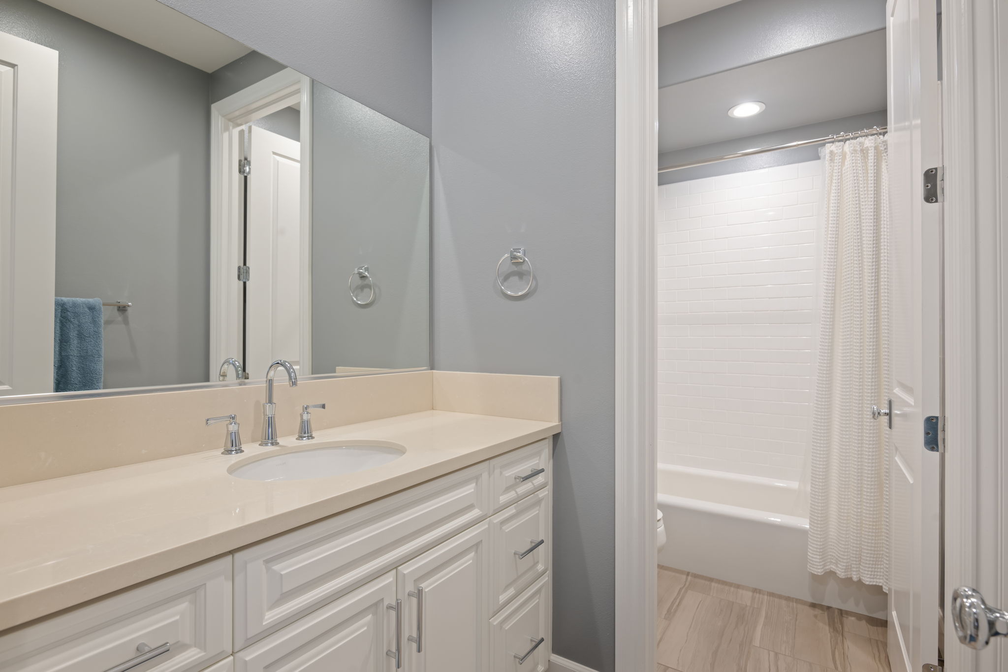 28 - Bathroom 3