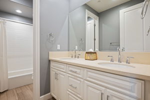 26 - Bathroom 2