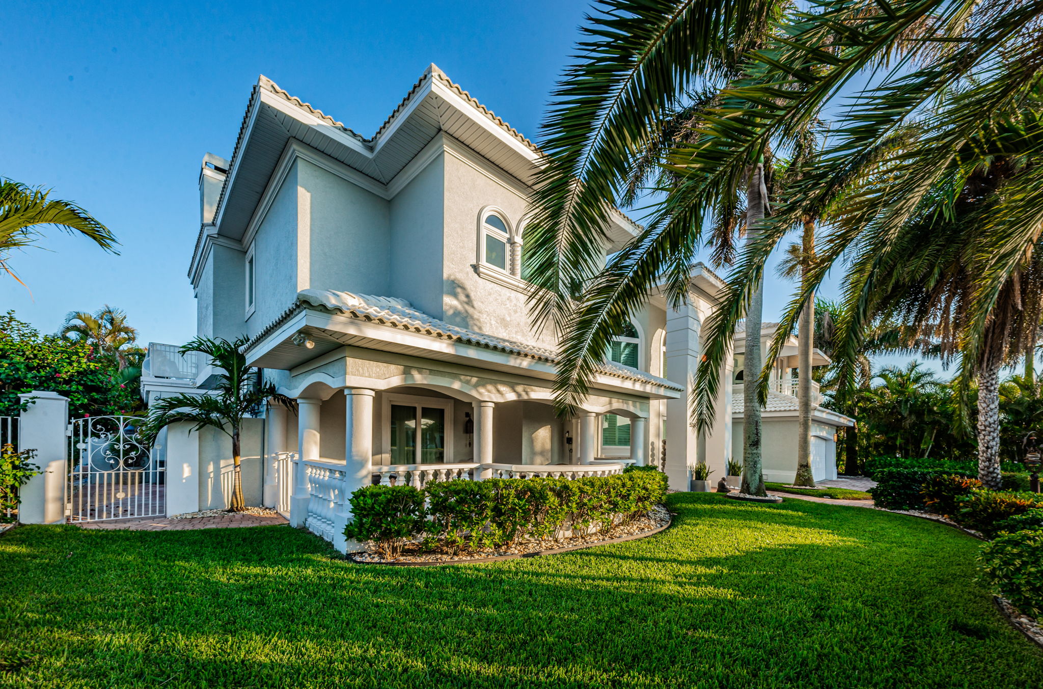 Front Exterior3-3