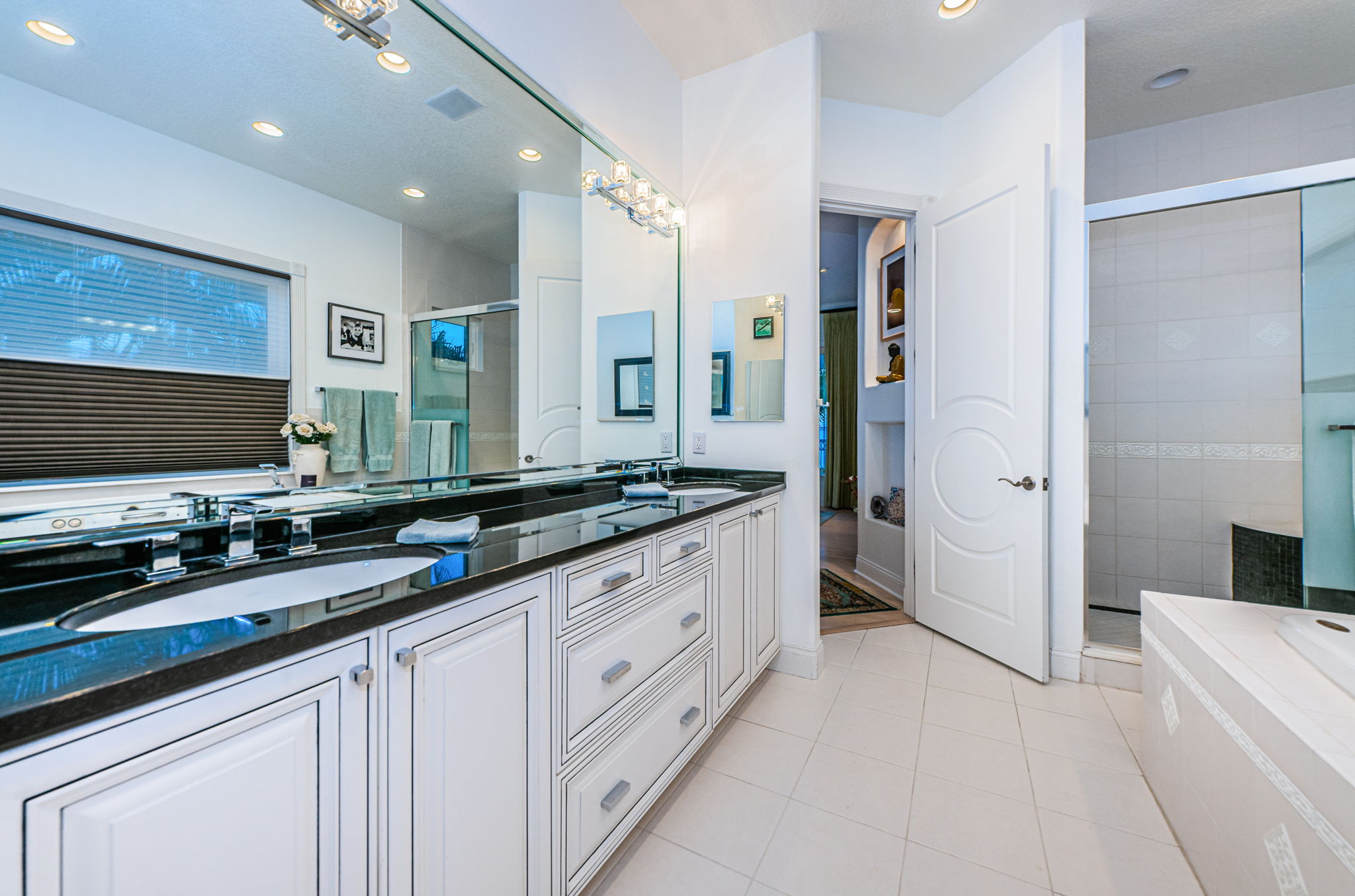 Master Bathroom1e
