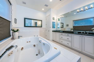 Master Bathroom1f