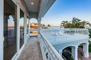 Sundeck Balcony1