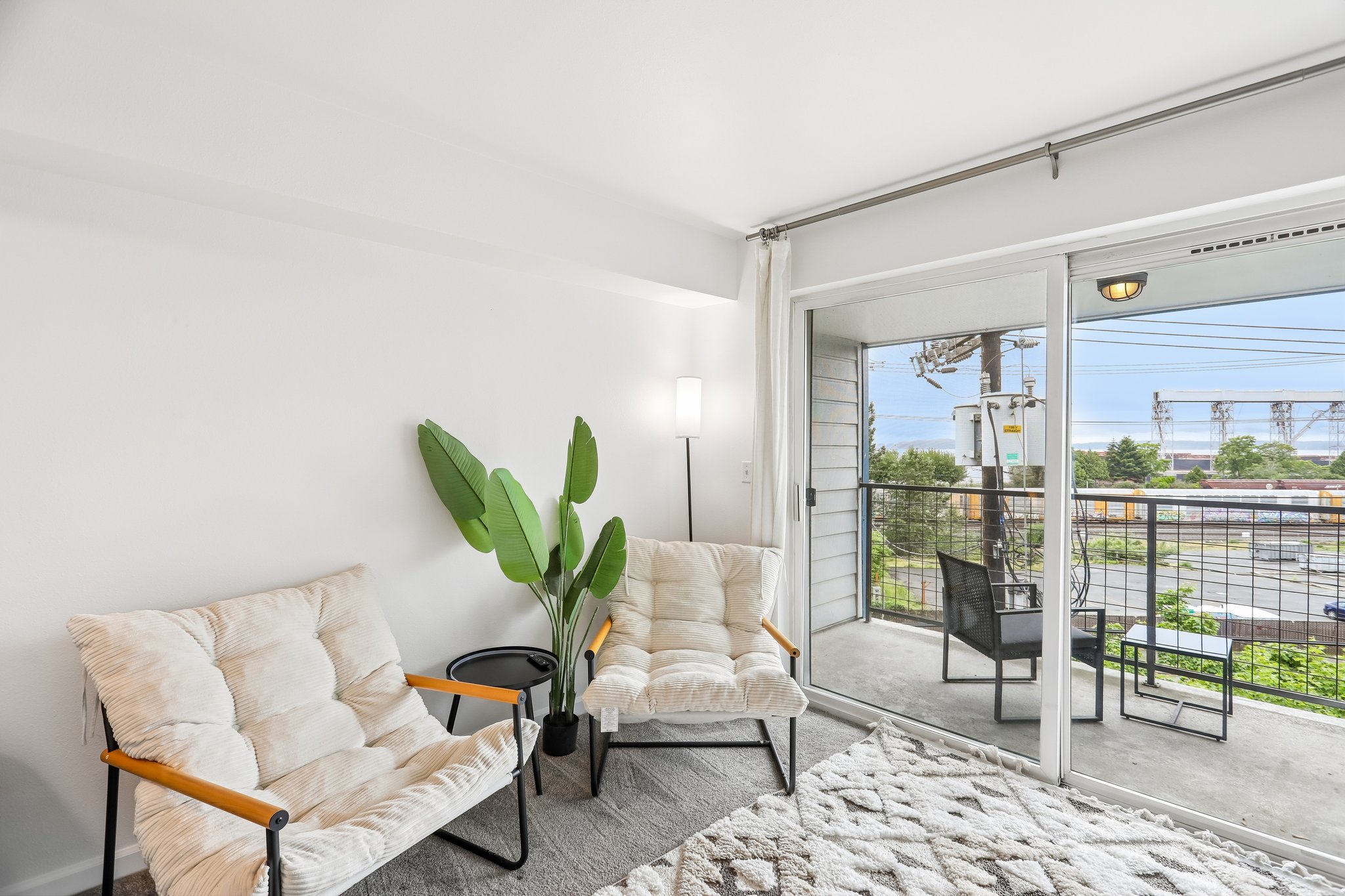 Elliott Ave W 405-S2705-007.jpg