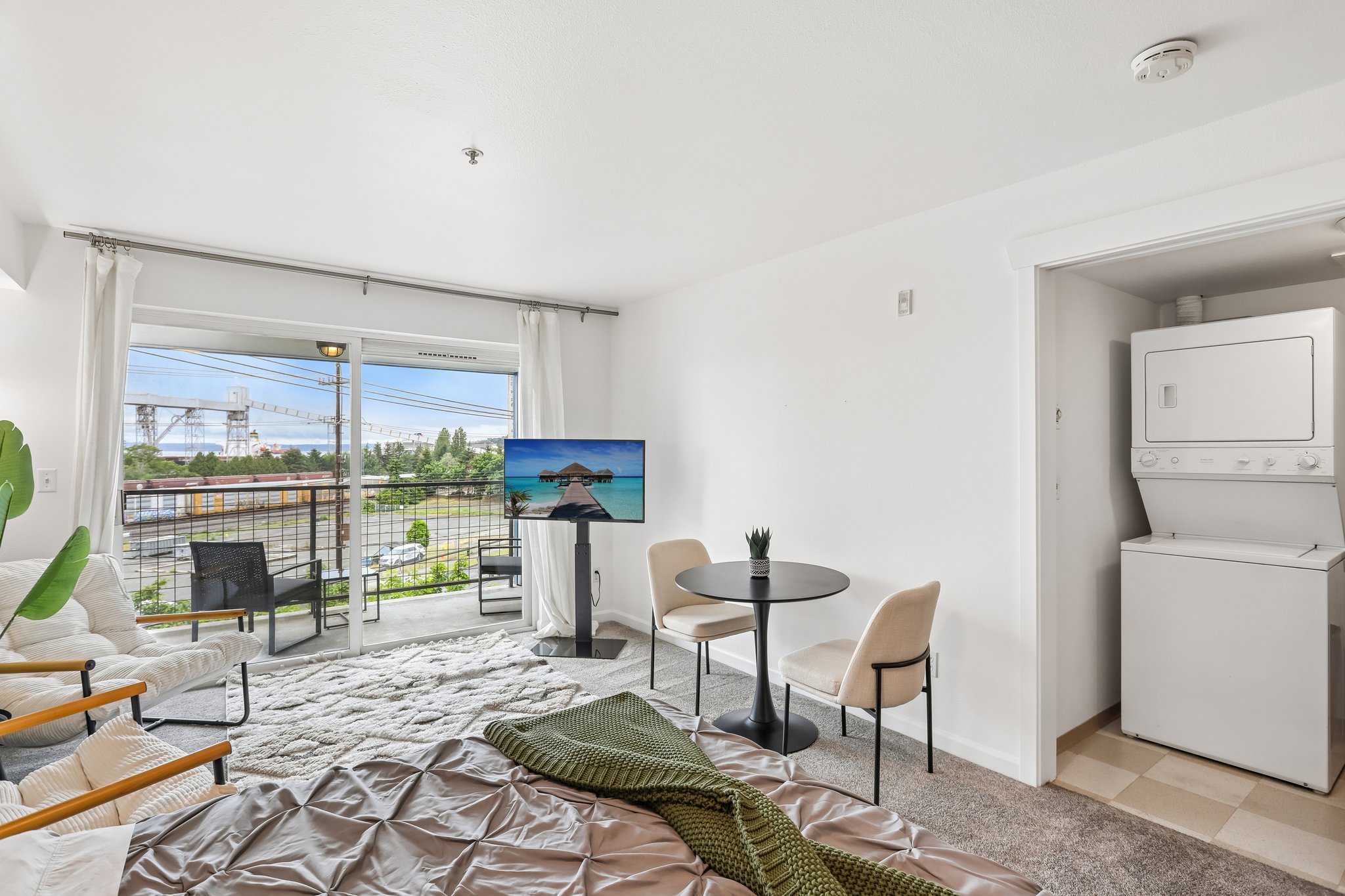 Elliott Ave W 405-S2705-018.jpg