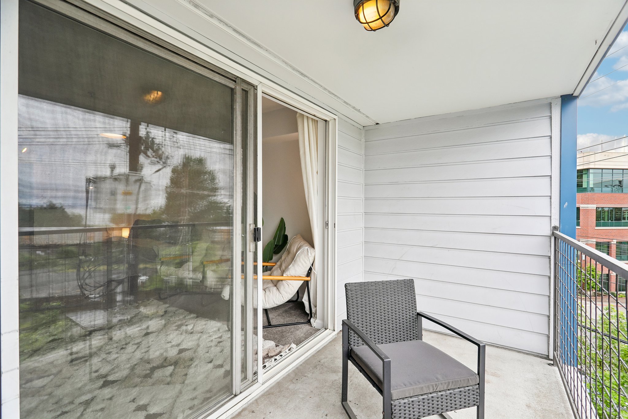 Elliott Ave W 405-S2705-026.jpg