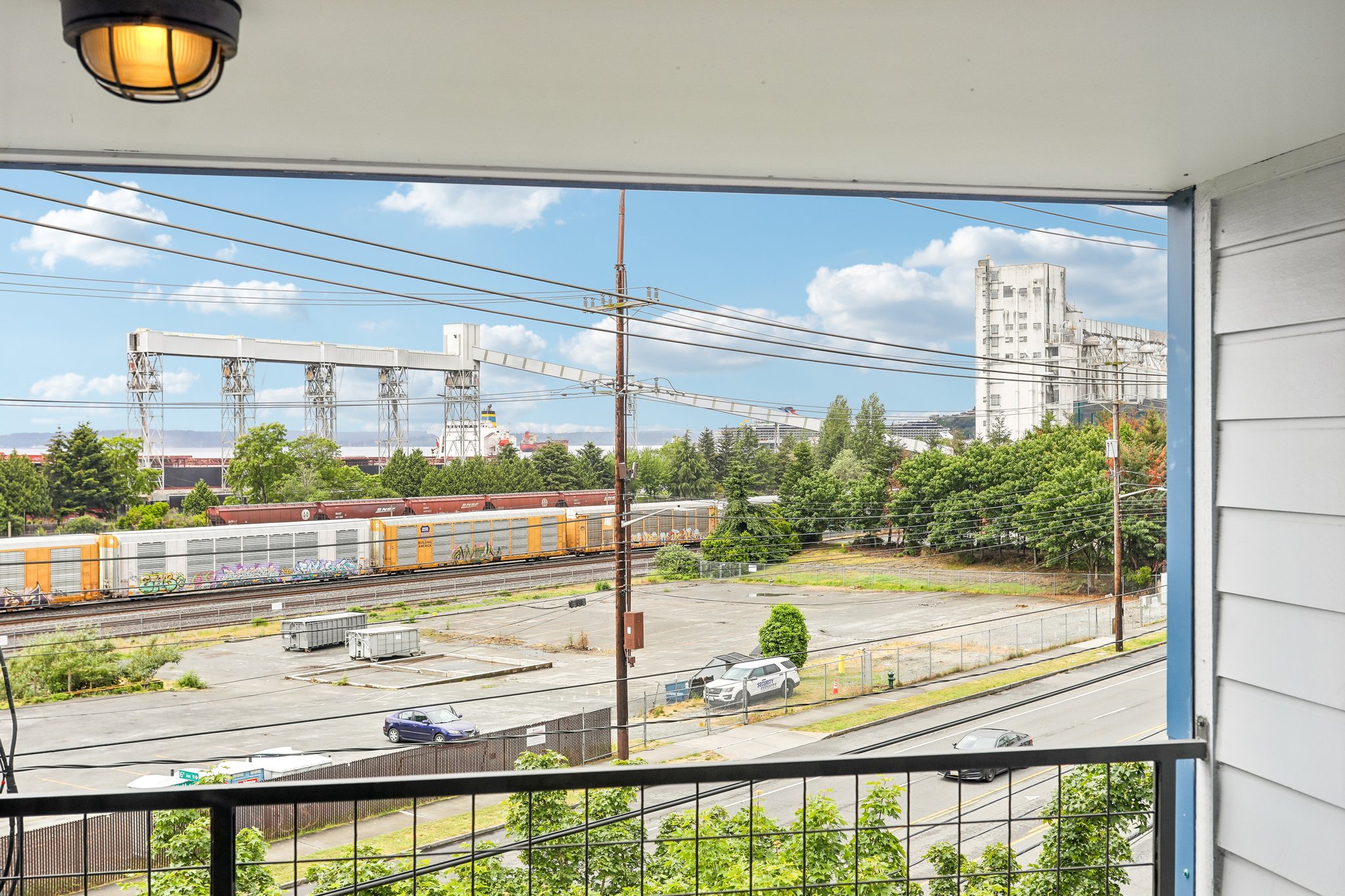 Elliott Ave W 405-S2705-029.jpg