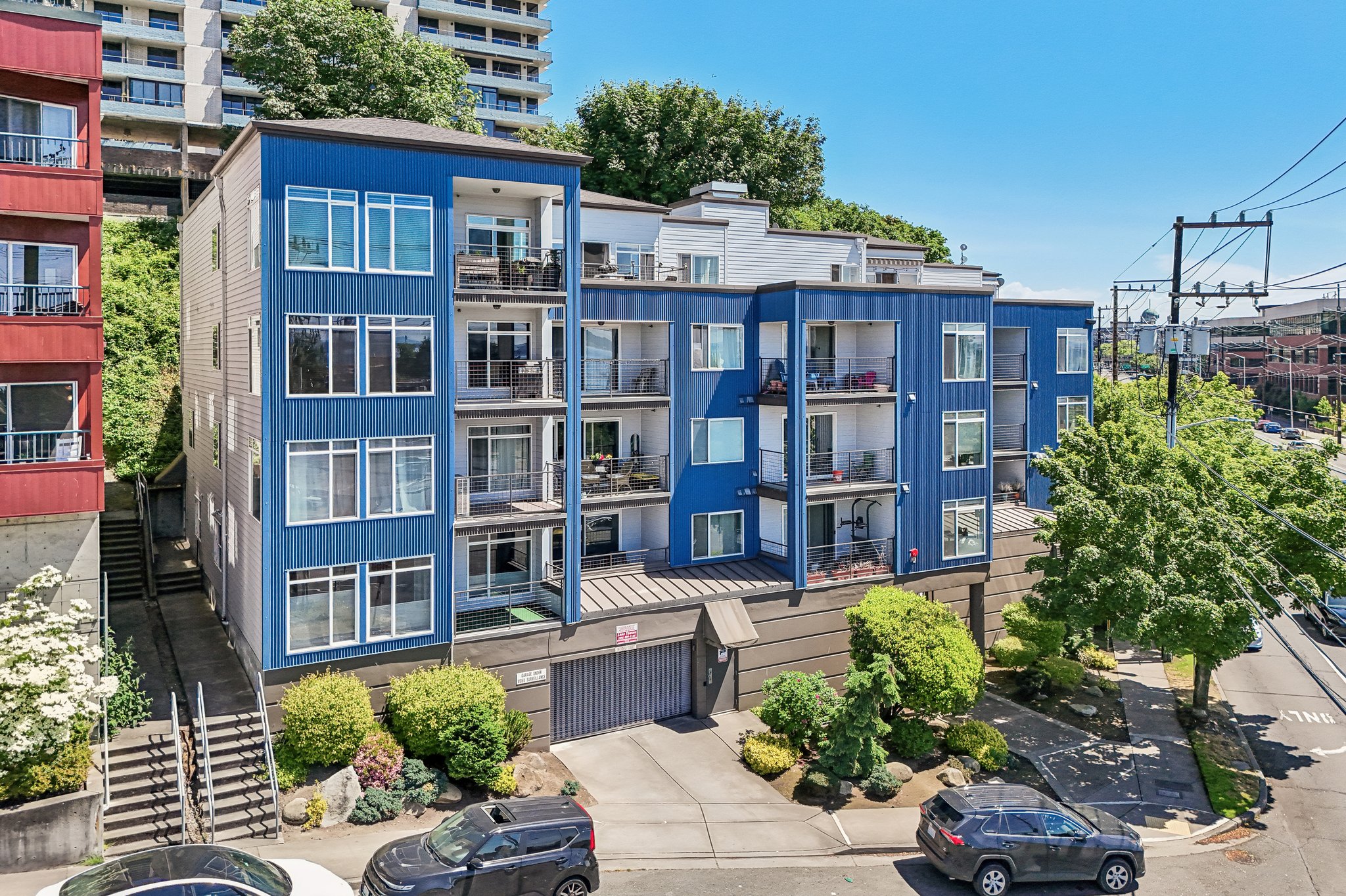 Elliott Ave W 405-S2905-001.jpg