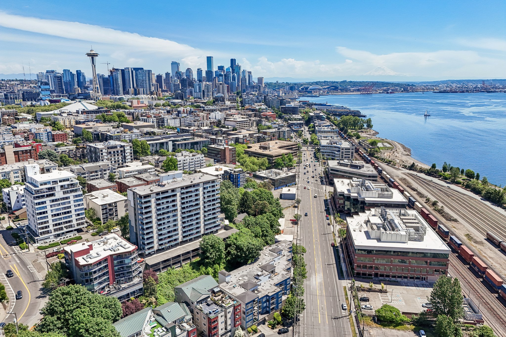 Elliott Ave W 405-S2905-008.jpg