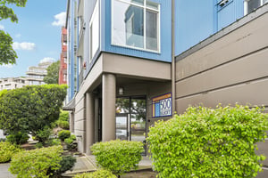Elliott Ave W 405-S2705-001.jpg