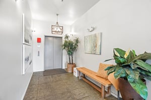 Elliott Ave W 405-S2705-004.jpg