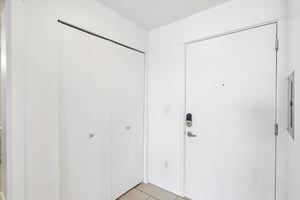 Elliott Ave W 405-S2705-005.jpg