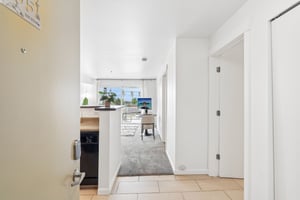 Elliott Ave W 405-S2705-006.jpg