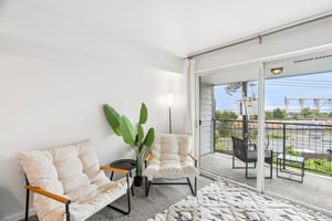 Elliott Ave W 405-S2705-007.jpg