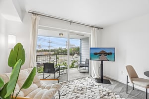 Elliott Ave W 405-S2705-008.jpg