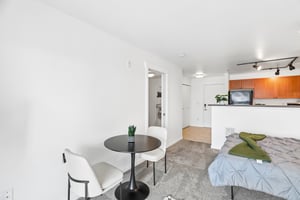 Elliott Ave W 405-S2705-013.jpg