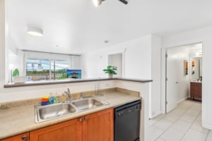 Elliott Ave W 405-S2705-016.jpg