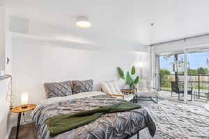 Elliott Ave W 405-S2705-017.jpg