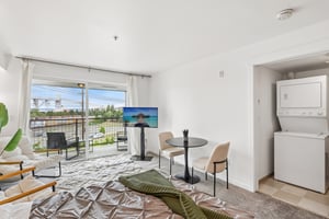 Elliott Ave W 405-S2705-018.jpg